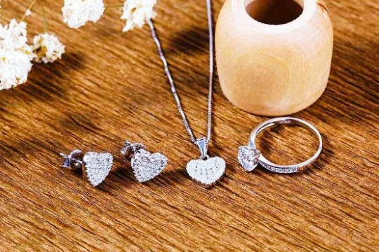 Bạc 925 là gì? Mách bạn những cách làm sáng bạc hiệu quả nhất