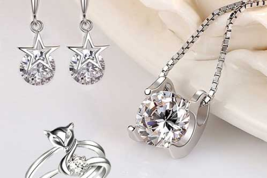 Bạch kim italy 750 là gì? Giá bán hiện tại là bao nhiêu?