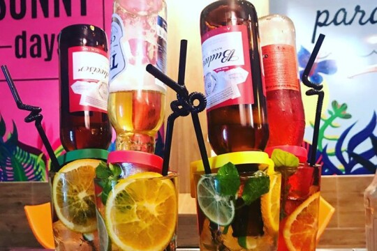 Review Top 5 địa điểm bia úp ngược, món đồ uống tưởng lạ mà quen