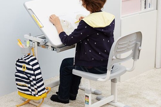 Review Top 5 sản phẩm bàn học cho bé chống mỏi lưng cao cấp