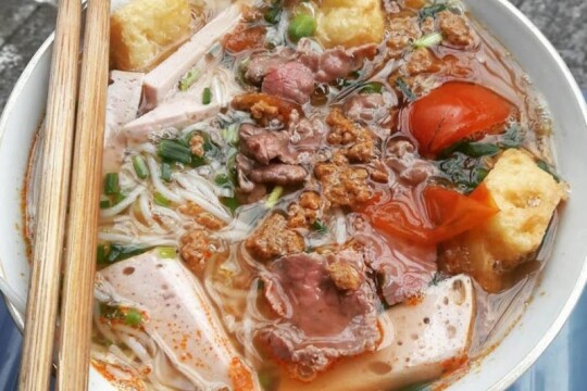 Review Top 5 địa điểm bún riêu cua ngon và đáng thử nhất ở Hà Nội