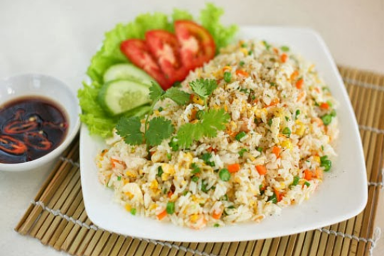 Cách làm cơm chiên giòn cực ngon mà lại dễ làm ngay tại nhà