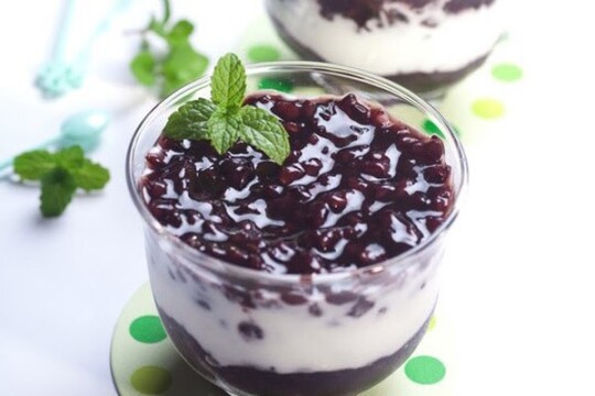 Hướng dẫn bạn cách làm sữa chua nếp cẩm dẻo mịn và thơm ngon