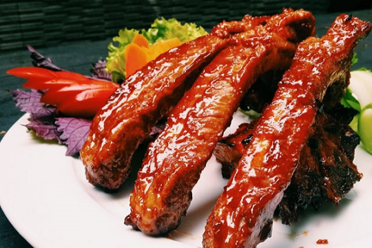 Tìm hiểu 2 cách làm sườn nướng thơm ngon, giòn tan trong miệng đến hương vị cuối cùng