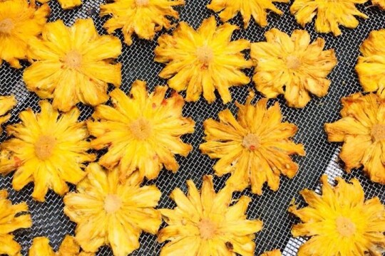 Cách làm dứa sấy muối ớt cực ngon ăn Tết đậm vị