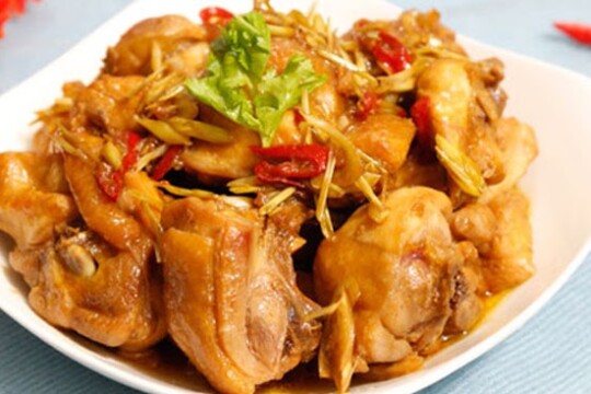 Cách làm gà xào sả ớt tại nhà đơn giản chuẩn vị như nhà hàng