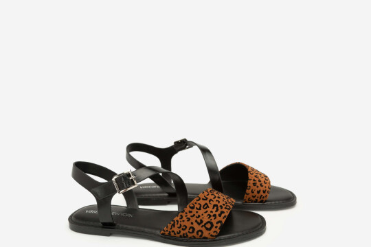 Review Top 5 mẫu giày sandal nữ bắt trend, hiện đại và đa dạng