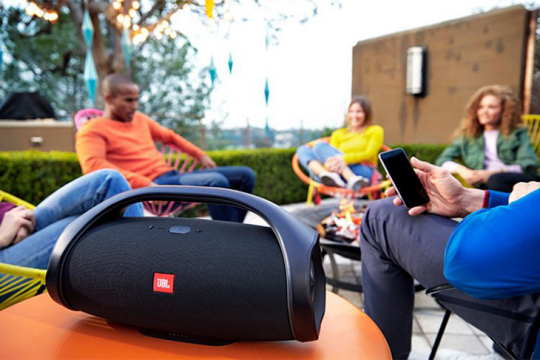 Review 5 loa di động JBL chất lượng cao, âm thanh mượt mà