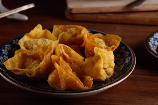 Cách làm hoành thánh chiên giòn đơn giản và vàng rụm tại nhà