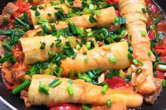 Cách làm măng nhồi thịt sốt cà chua thơm ngon lạ miệng