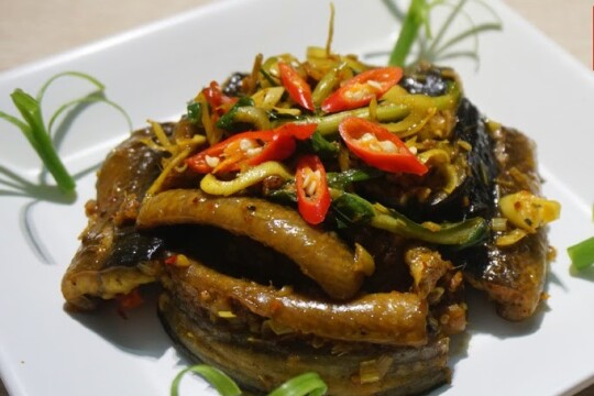 Cách làm lươn xào sả ớt thơm ngon tại nhà đậm vị Nghệ An