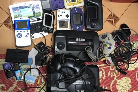 Review Top 5 máy chơi game 4 nút game thủ không thể bỏ qua