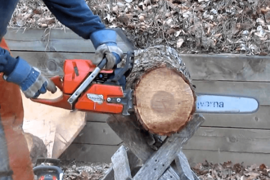 Review Top 5 máy cưa gỗ với lực cắt mạnh và tiết kiệm nhiên liệu nhất