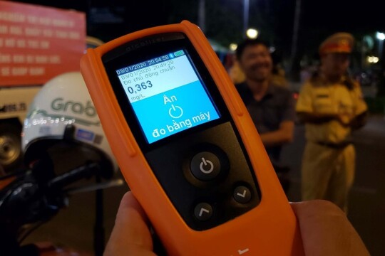 Review Top 5 máy đo nồng độ cồn cho bạn yên tâm lái xe