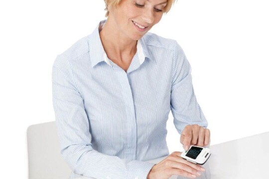 Review Top 5 máy đo SPO2 cầm tay theo dõi sức khỏe tại nhà