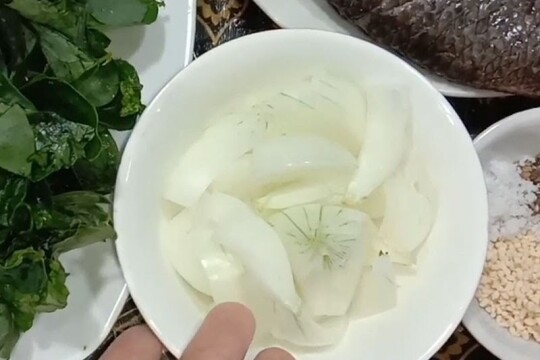 Nấu canh cá rô không tanh và cực kỳ thơm ngon đơn giản