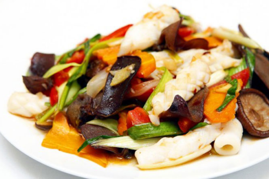 Cách làm nấm xào hải sản đậm đà hương vị cực kỳ đơn giản