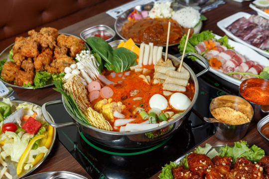 Review Top 5 nhà hàng Buffet Tokbokki ở Hà Nội (Ngon - Bổ - Rẻ)