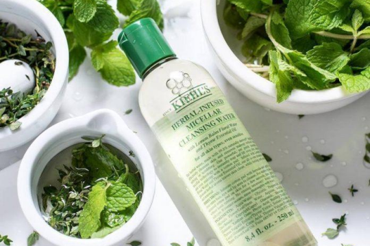 Review top 5 nước tẩy trang cho da dầu làm sạch da hiệu quả nhất hiện nay