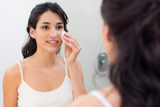 Review top 5 sữa rửa mặt cho da dầu được các chuyên gia da liễu khuyên dùng