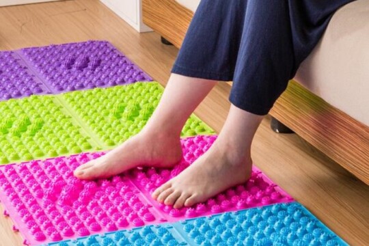 Review Top 5 sản phẩm thảm massage chân trị đau nhức xương khớp, xua tan mệt mỏi