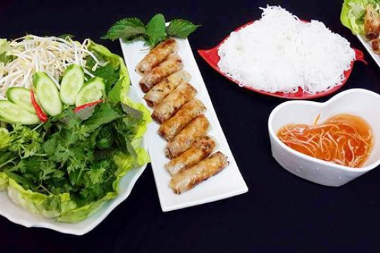 Mách bạn cách làm nem rán thơm ngon, giòn rụm có 1-0-2